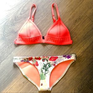 Triangl orange and white bikini